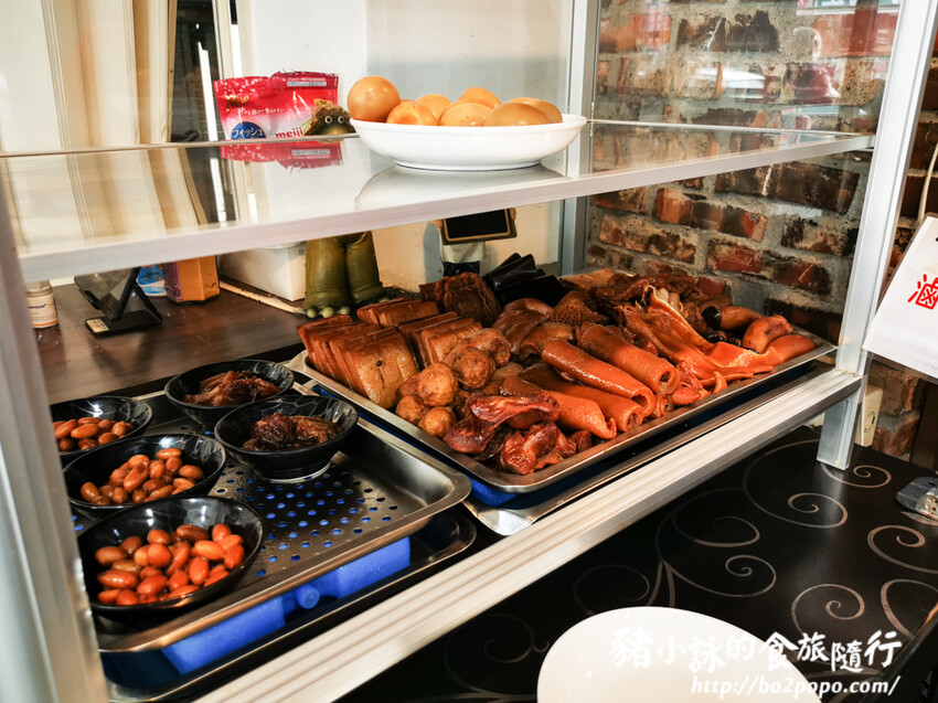 高雄。岡山》川品屋麵館。速度慢但口味還算不錯的川味麵館