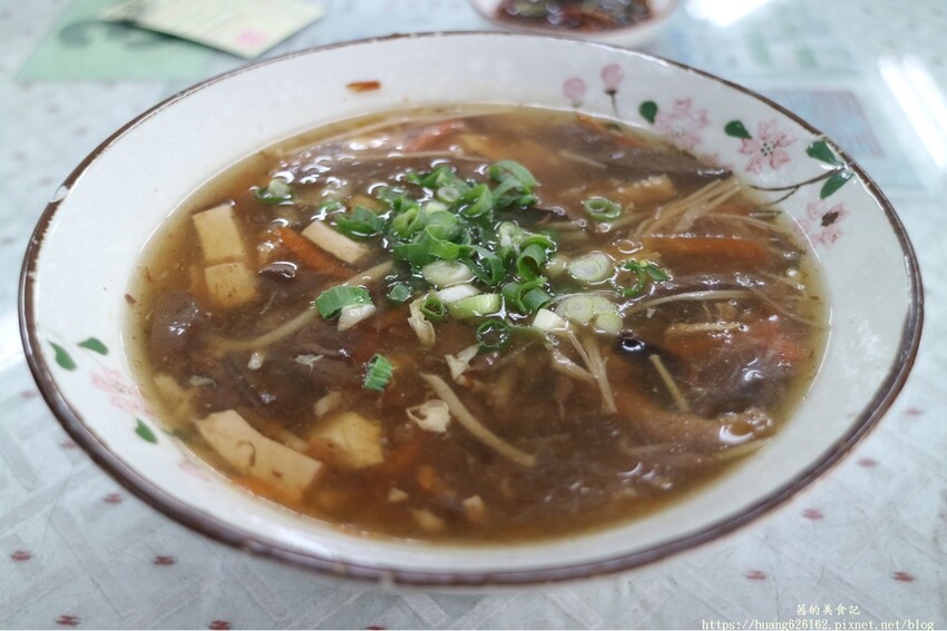 【新北三重區】三重美食『高朋滿座牛肉麵』吃了還會想去吃的平價牛肉麵~