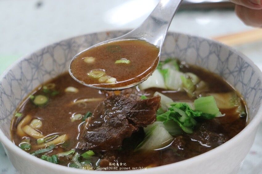 【新北三重區】三重美食『高朋滿座牛肉麵』吃了還會想去吃的平價牛肉麵~