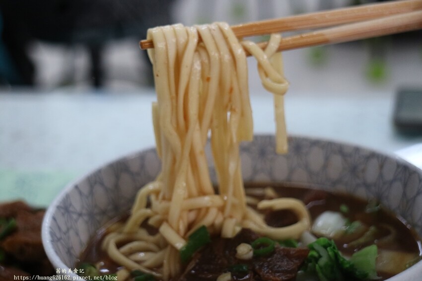 【新北三重區】三重美食『高朋滿座牛肉麵』吃了還會想去吃的平價牛肉麵~