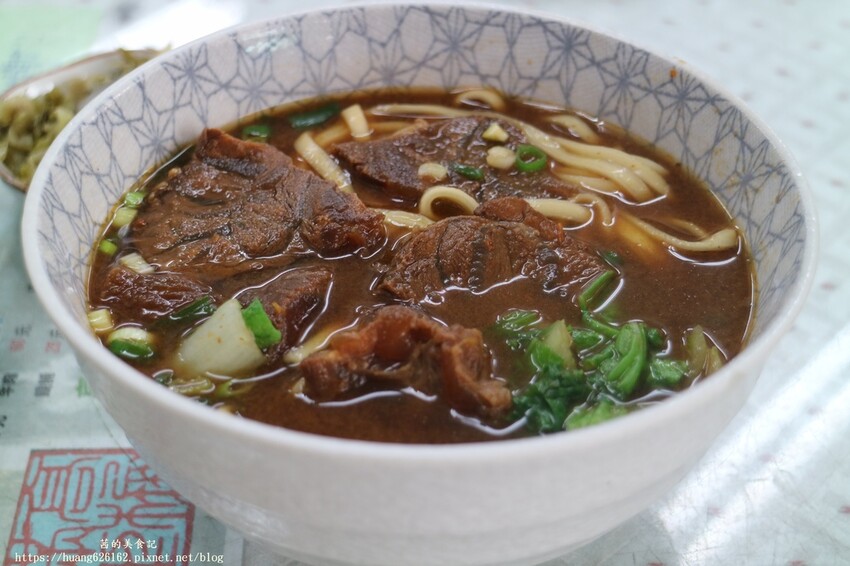 【新北三重區】三重美食『高朋滿座牛肉麵』吃了還會想去吃的平價牛肉麵~