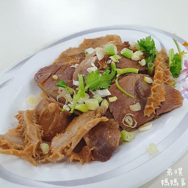 【屏東‧萬丹】臺灣牛 牛肉莊│泡菜牛肉夠味好吃、厚切牛肉湯