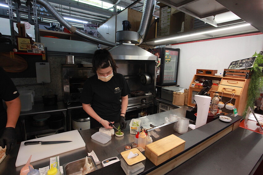 高雄市左營區吃。高雄市|左營區。「迪記法式豬舌飯」龍華市場最夯美食之一,中西合併創意料理顛覆一般傳統小吃刻板的印