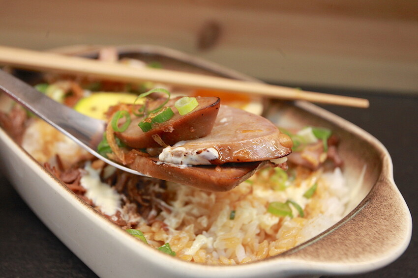 高雄市左營區吃。高雄市|左營區。「迪記法式豬舌飯」龍華市場最夯美食之一,中西合併創意料理顛覆一般傳統小吃刻板的印