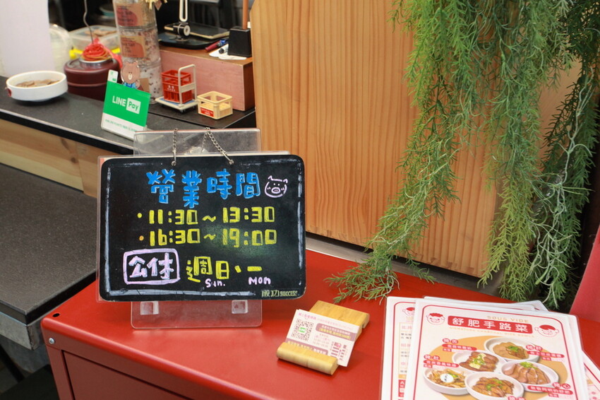 高雄市左營區吃。高雄市|左營區。「迪記法式豬舌飯」龍華市場最夯美食之一,中西合併創意料理顛覆一般傳統小吃刻板的印