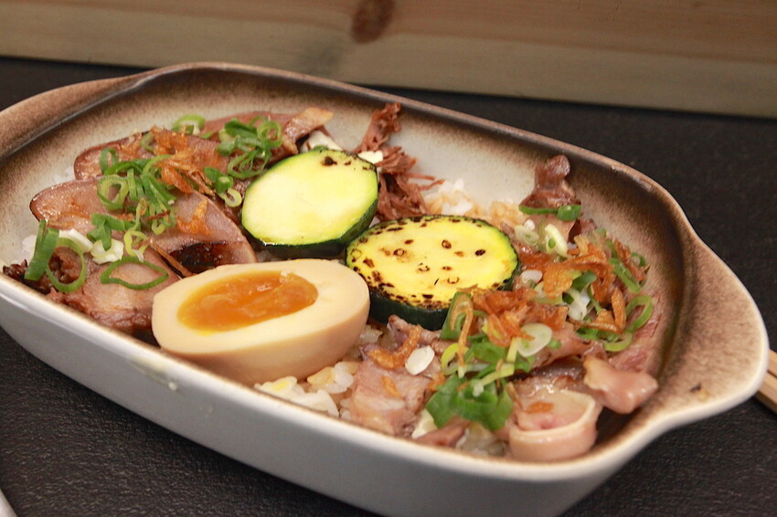 高雄市左營區吃。高雄市|左營區。「迪記法式豬舌飯」龍華市場最夯美食之一,中西合併創意料理顛覆一般傳統小吃刻板的印