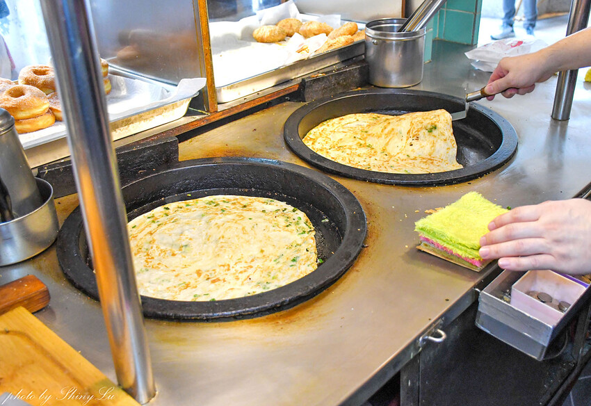 大稻埕小吃推薦│永樂蔥油餅│25年老店,一天只營業6小時 – 呂萱萱愛分享