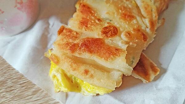 【土城美食】脆皮臭大王|還沒有開店就一堆人排隊等候的臭豆腐店