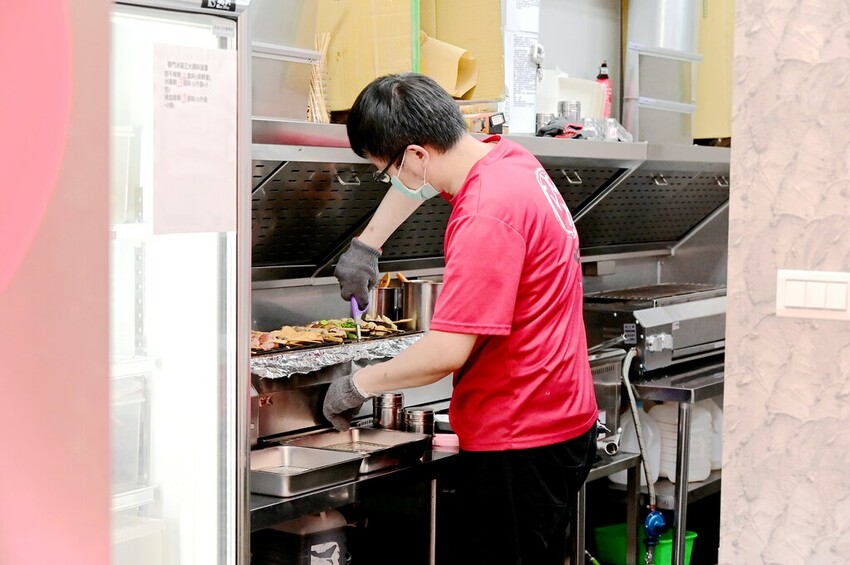 台北知名平價串燒台中新開幕 每串19元起多達31種品項 真的便宜好吃_柒串燒屋逢甲店