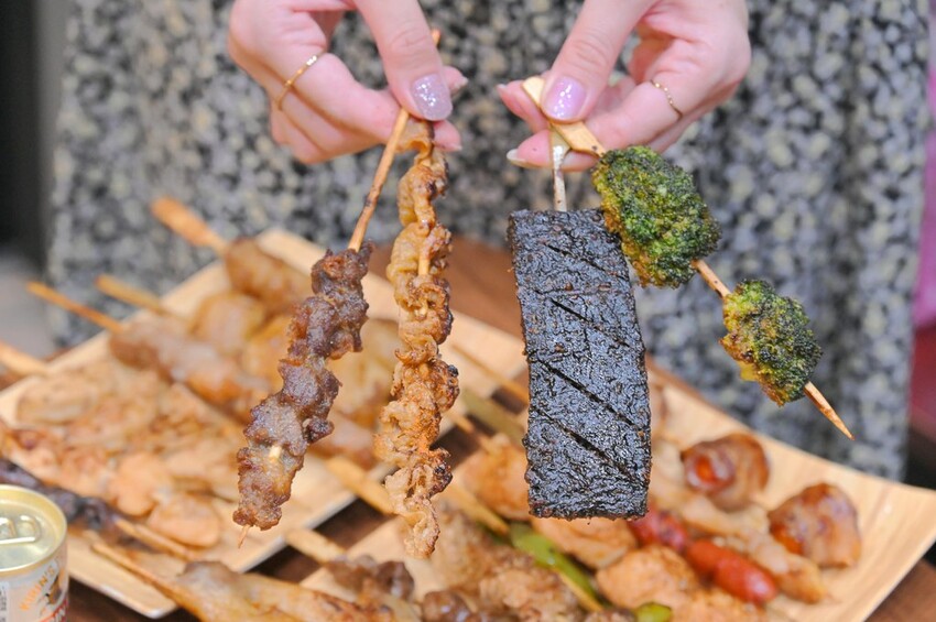 台北知名平價串燒台中新開幕 每串19元起多達31種品項 真的便宜好吃_柒串燒屋逢甲店