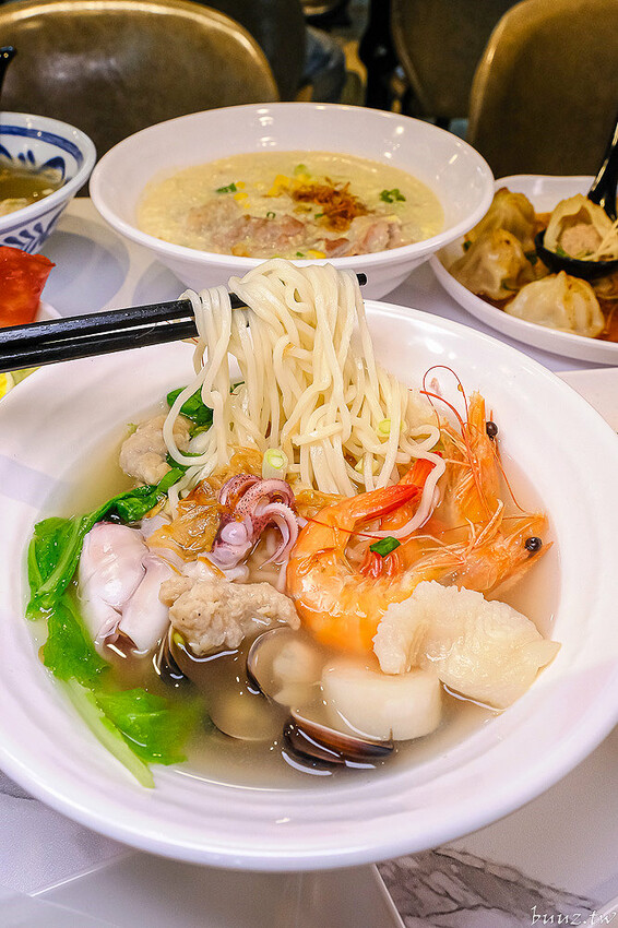 拌麵粥品新開張，客來樂夜食店，手工丸扎實油蔥香氣足，湯包、蛋餅，餐點選擇多！