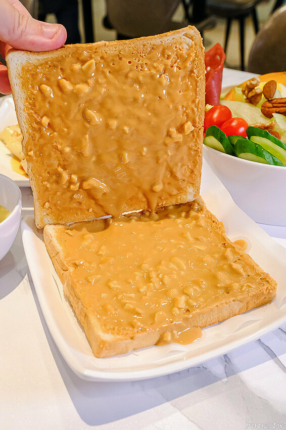 拌麵粥品新開張，客來樂夜食店，手工丸扎實油蔥香氣足，湯包、蛋餅，餐點選擇多！