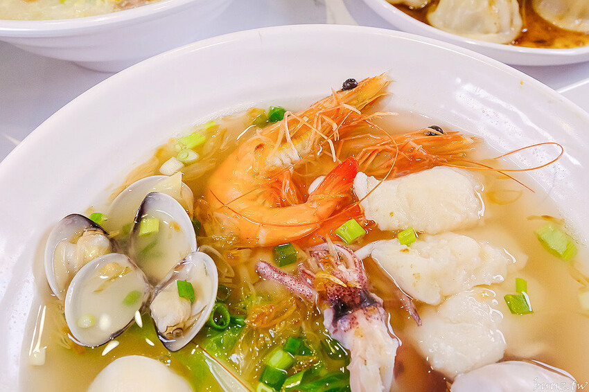 拌麵粥品新開張，客來樂夜食店，手工丸扎實油蔥香氣足，湯包、蛋餅，餐點選擇多！