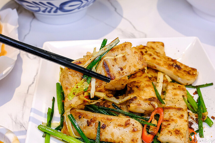 拌麵粥品新開張，客來樂夜食店，手工丸扎實油蔥香氣足，湯包、蛋餅，餐點選擇多！