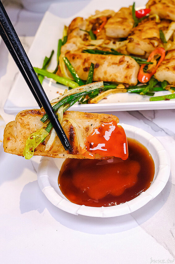 拌麵粥品新開張，客來樂夜食店，手工丸扎實油蔥香氣足，湯包、蛋餅，餐點選擇多！