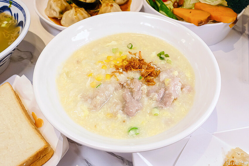 拌麵粥品新開張，客來樂夜食店，手工丸扎實油蔥香氣足，湯包、蛋餅，餐點選擇多！