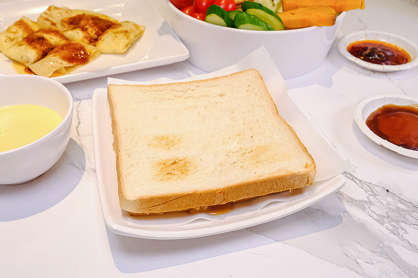 拌麵粥品新開張，客來樂夜食店，手工丸扎實油蔥香氣足，湯包、蛋餅，餐點選擇多！