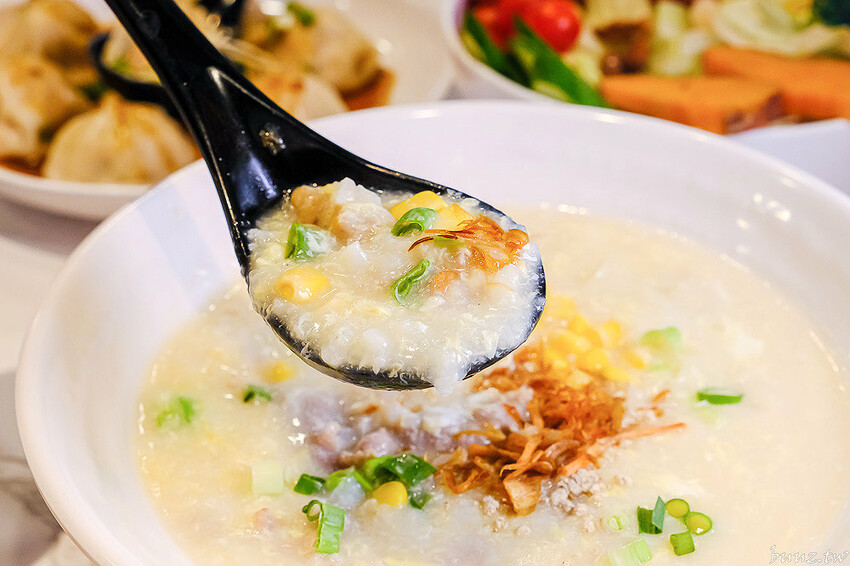 拌麵粥品新開張，客來樂夜食店，手工丸扎實油蔥香氣足，湯包、蛋餅，餐點選擇多！