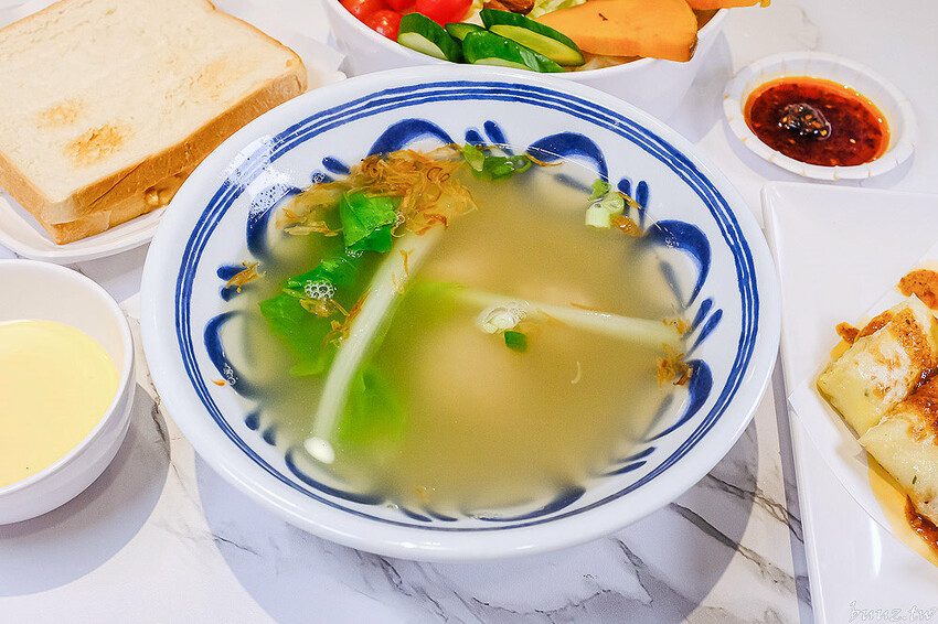 拌麵粥品新開張，客來樂夜食店，手工丸扎實油蔥香氣足，湯包、蛋餅，餐點選擇多！