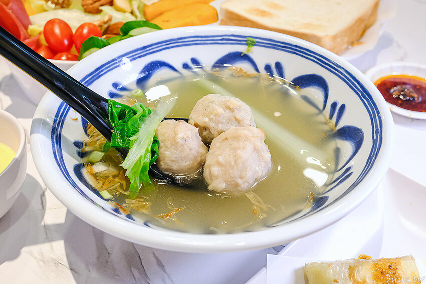 拌麵粥品新開張，客來樂夜食店，手工丸扎實油蔥香氣足，湯包、蛋餅，餐點選擇多！