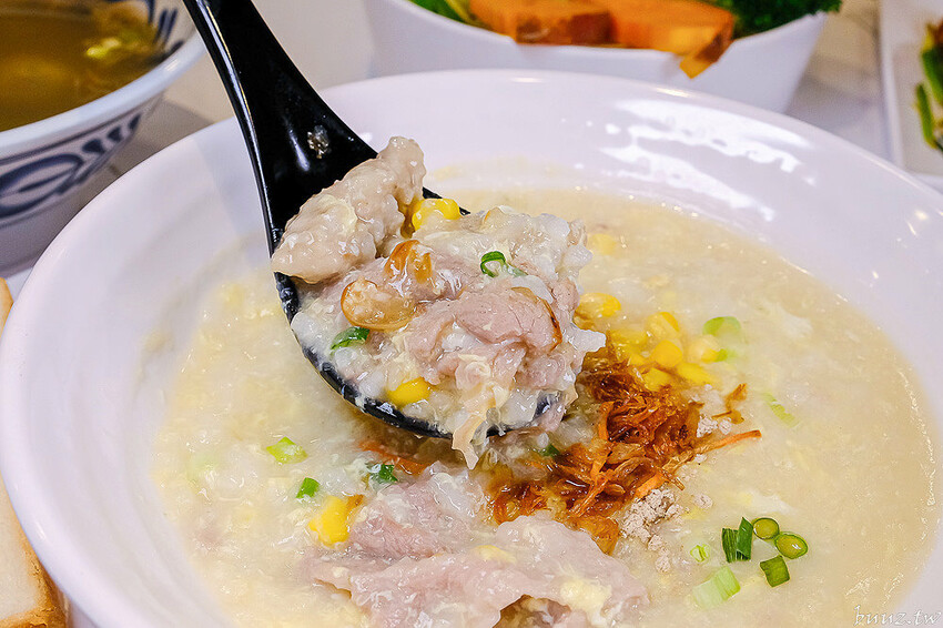 拌麵粥品新開張，客來樂夜食店，手工丸扎實油蔥香氣足，湯包、蛋餅，餐點選擇多！