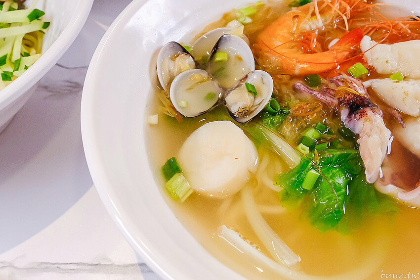 拌麵粥品新開張，客來樂夜食店，手工丸扎實油蔥香氣足，湯包、蛋餅，餐點選擇多！