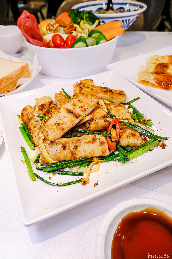 拌麵粥品新開張，客來樂夜食店，手工丸扎實油蔥香氣足，湯包、蛋餅，餐點選擇多！