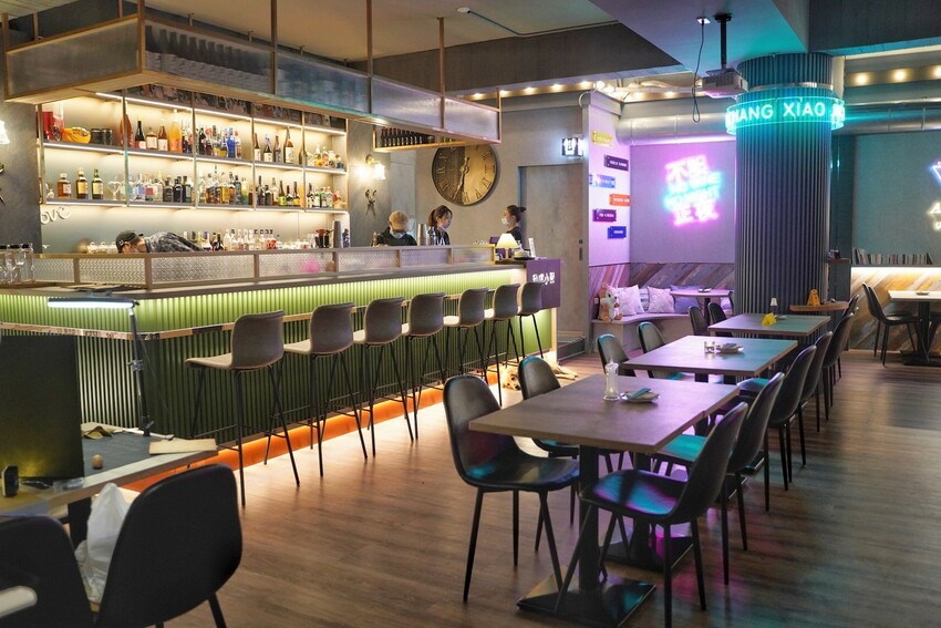 【私嚐小聚】新竹最新最美的寵物友善餐酒館正式試營運啦!復古懷舊氛圍搭配一道道誘人的料理,絕對是三五好友的聚餐新選擇!(菜單/營業時間/電話/地址) - 阿華田的美食日記