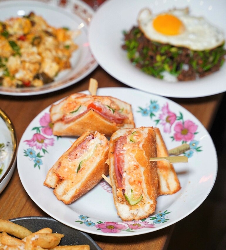 【私嚐小聚】新竹最新最美的寵物友善餐酒館正式試營運啦!復古懷舊氛圍搭配一道道誘人的料理,絕對是三五好友的聚餐新選擇!(菜單/營業時間/電話/地址) - 阿華田的美食日記