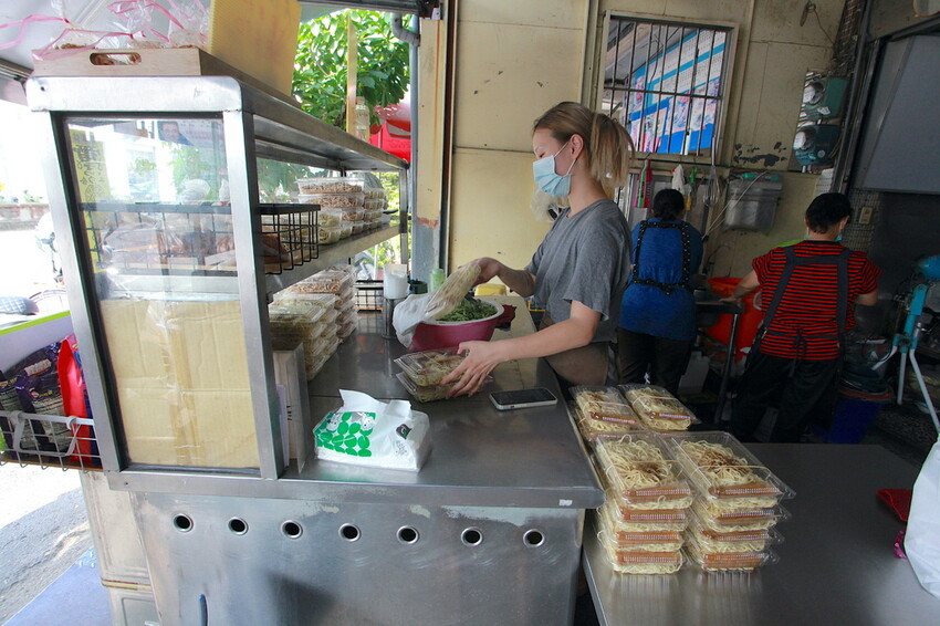吃。台南美食｜仁德區。「二空村長張家涼麵」道地眷村口味麵食，麻醬滋味濃郁涼麵「二空村長張家涼麵」。