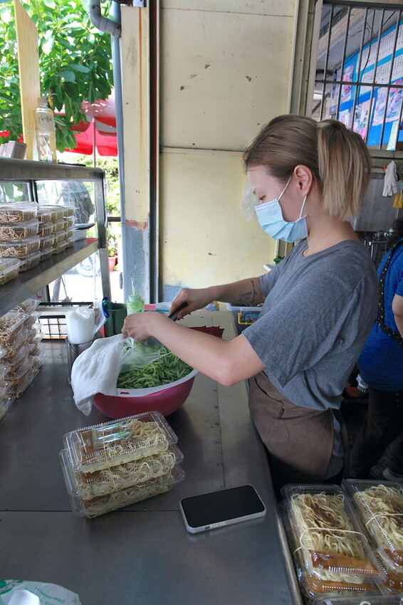 吃。台南美食｜仁德區。「二空村長張家涼麵」道地眷村口味麵食，麻醬滋味濃郁涼麵「二空村長張家涼麵」。