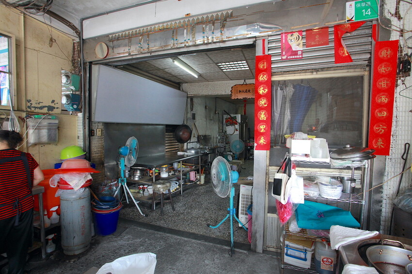 吃。台南美食｜仁德區。「二空村長張家涼麵」道地眷村口味麵食，麻醬滋味濃郁涼麵「二空村長張家涼麵」。