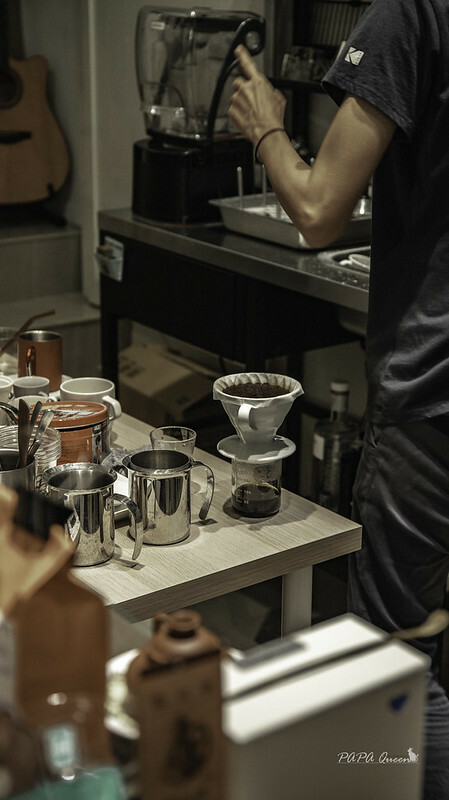 台中南屯｜cafe  Eri coffee 艾麗咖啡  只想煮咖啡喝咖啡…小店的氛圍呈現一種職人味日系咖啡風格，咖啡一杯