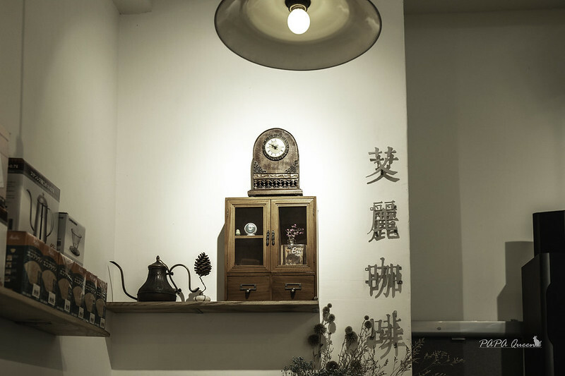 台中南屯｜cafe  Eri coffee 艾麗咖啡  只想煮咖啡喝咖啡…小店的氛圍呈現一種職人味日系咖啡風格，咖啡一杯