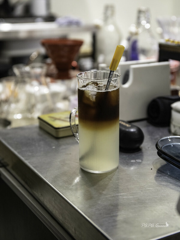 台中南屯｜cafe  Eri coffee 艾麗咖啡  只想煮咖啡喝咖啡…小店的氛圍呈現一種職人味日系咖啡風格，咖啡一杯