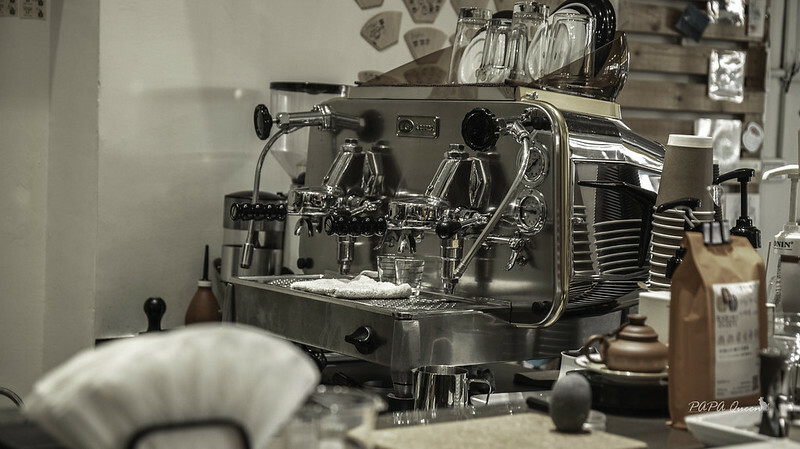 台中南屯｜cafe  Eri coffee 艾麗咖啡  只想煮咖啡喝咖啡…小店的氛圍呈現一種職人味日系咖啡風格，咖啡一杯