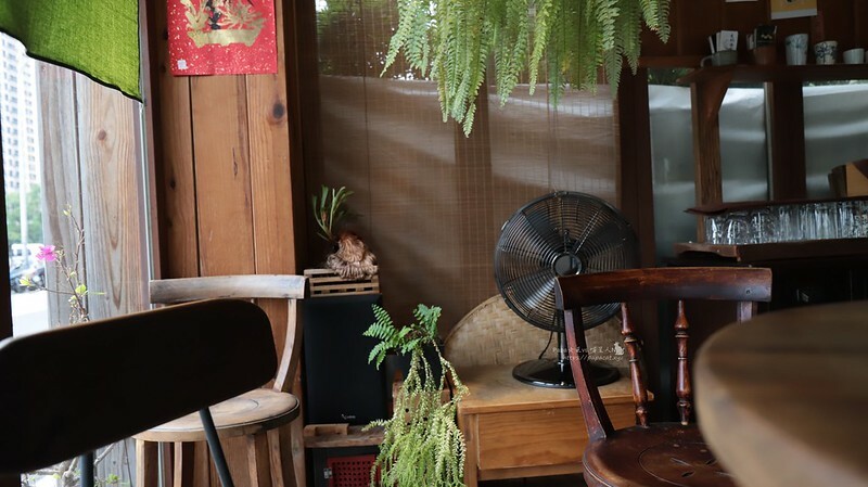 台中南屯｜cafe  Eri coffee 艾麗咖啡  只想煮咖啡喝咖啡…小店的氛圍呈現一種職人味日系咖啡風格，咖啡一杯