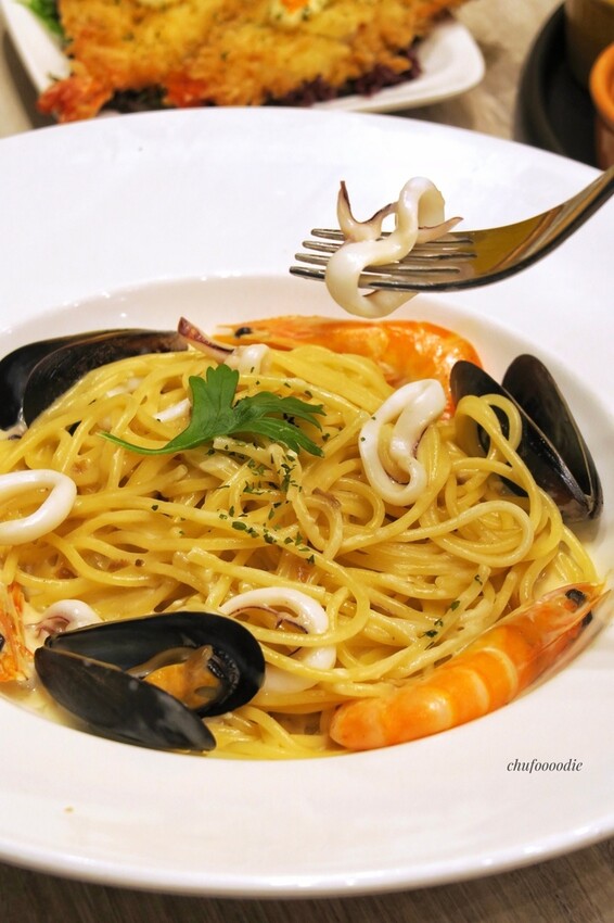 【牛排先生】高雄家樂福複合式牛排餐廳~想吃義大利麵與牛排樣樣都有~高雄平價牛排環境整潔燈光明亮的商業午餐空間 【牛排先生】高雄家樂福複合式牛排餐廳~想吃義大利麵與牛排樣樣都有~高雄平價牛排環境整潔燈光明亮的商業午餐空間