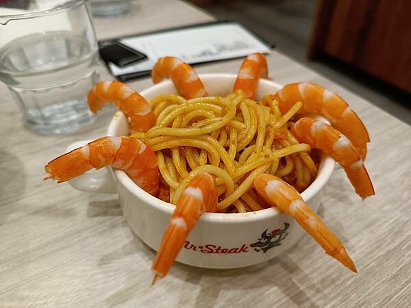 高雄慶生餐廳推薦～【Mr. Steak 牛排先生】幾歲生日就送幾隻蝦！找你阿公阿罵來最適合