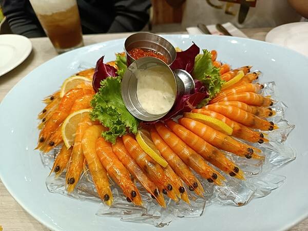 高雄慶生餐廳推薦～【Mr. Steak 牛排先生】幾歲生日就送幾隻蝦！找你阿公阿罵來最適合