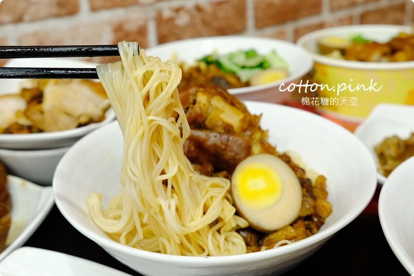 台中豬腳推薦|鼎盛豬腳口味不輸老店！壽星優惠豬腳麵線吃一整個月～ - 棉花糖的天空