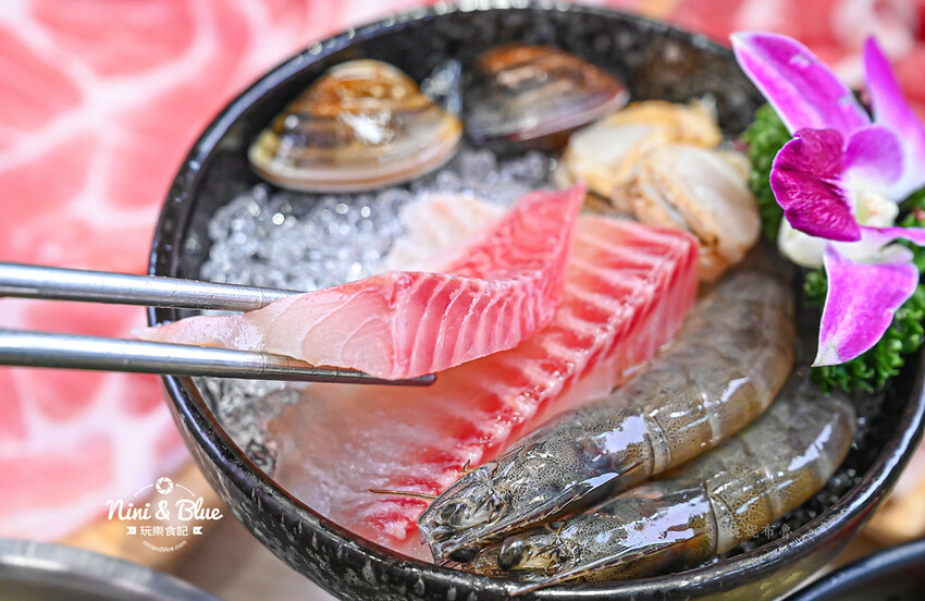 台中台式火鍋推薦，剝皮辣椒雞、麻油雞、魷魚螺肉蒜台灣古早味湯頭