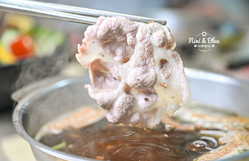 台中台式火鍋推薦，剝皮辣椒雞、麻油雞、魷魚螺肉蒜台灣古早味湯頭