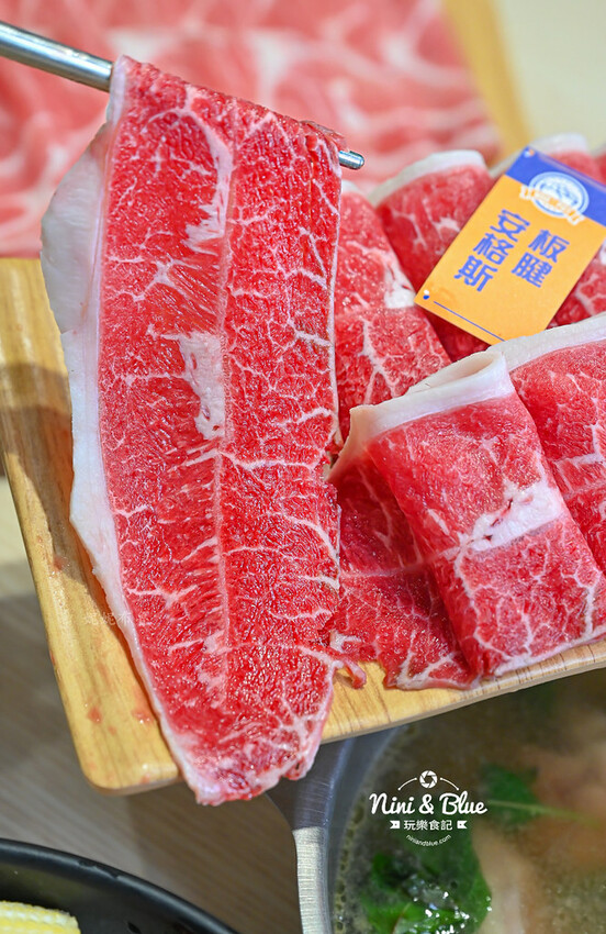 台中台式火鍋推薦，剝皮辣椒雞、麻油雞、魷魚螺肉蒜台灣古早味湯頭