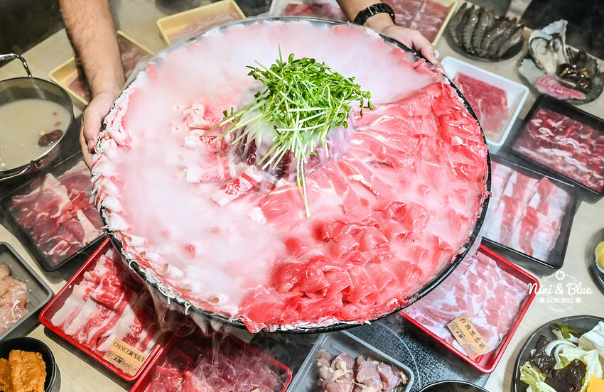 台中台式火鍋推薦，剝皮辣椒雞、麻油雞、魷魚螺肉蒜台灣古早味湯頭