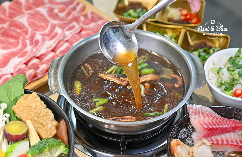 台中台式火鍋推薦，剝皮辣椒雞、麻油雞、魷魚螺肉蒜台灣古早味湯頭