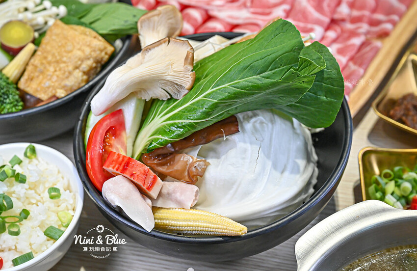 台中台式火鍋推薦，剝皮辣椒雞、麻油雞、魷魚螺肉蒜台灣古早味湯頭