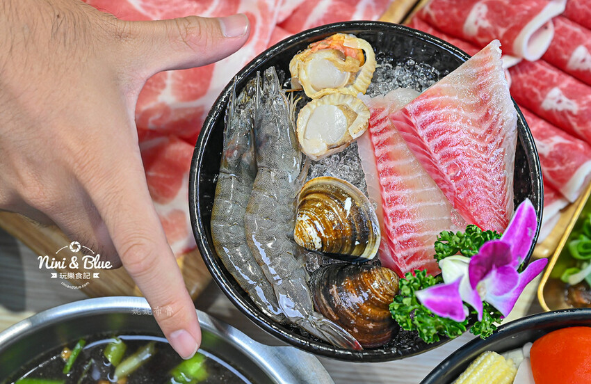 台中台式火鍋推薦，剝皮辣椒雞、麻油雞、魷魚螺肉蒜台灣古早味湯頭