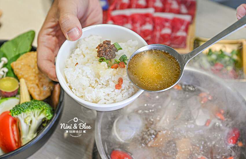 台中台式火鍋推薦，剝皮辣椒雞、麻油雞、魷魚螺肉蒜台灣古早味湯頭