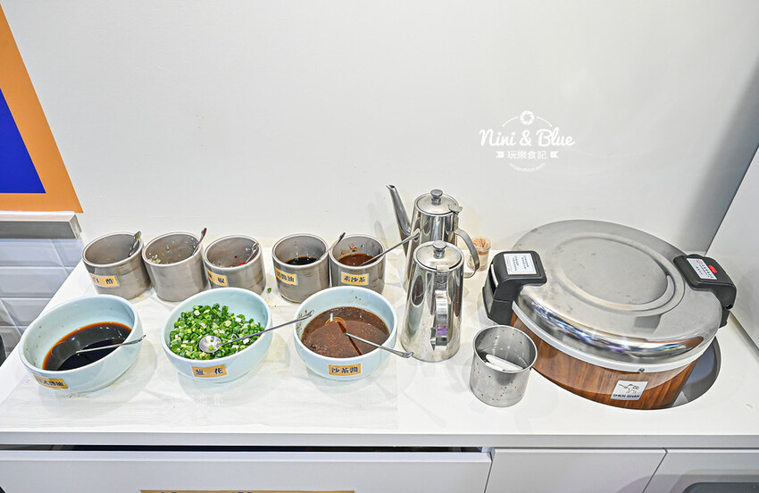 台中台式火鍋推薦，剝皮辣椒雞、麻油雞、魷魚螺肉蒜台灣古早味湯頭